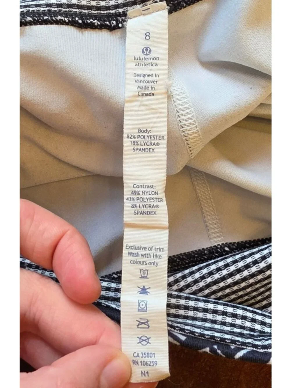 lululemon Crop Leggings Size 8 Black White Print Made in Canada Rare Luxtreme